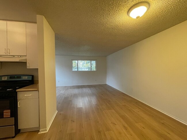 Building Photo - Delightful 2 Bedroom! Recently Updated!! Move In Special!!!