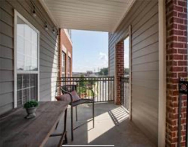 Building Photo - Furnished 3 bed, 3 bath Houndstooth Condo available Fall 26