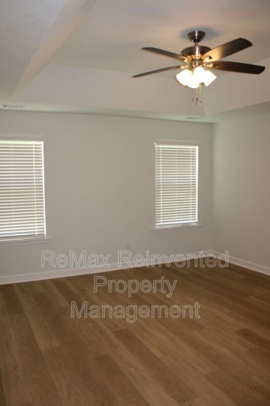 Building Photo - 921 Holbrook Dr