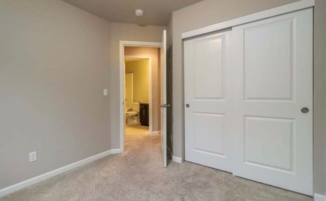 Building Photo - Wonderful home in Bethany!