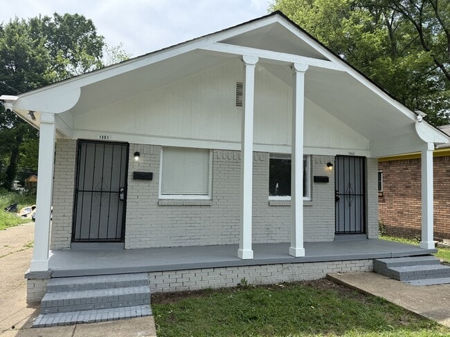 Building Photo - 1351 Austin St