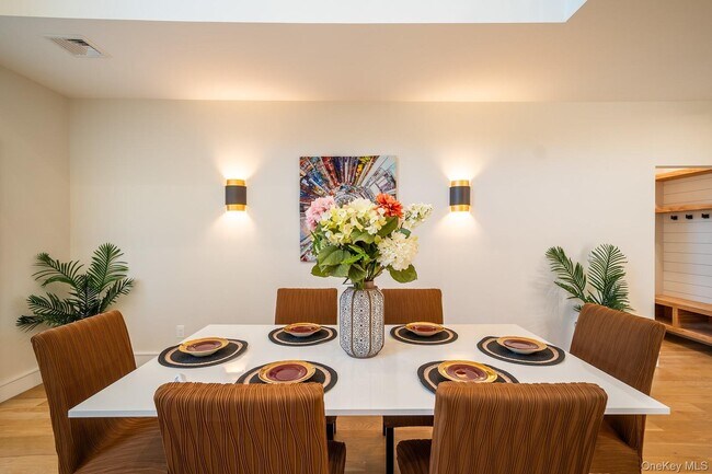 Building Photo - 60 Ramble Ln