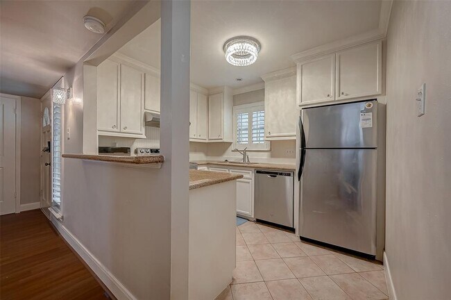 Building Photo - 12967 Trail Hollow Dr