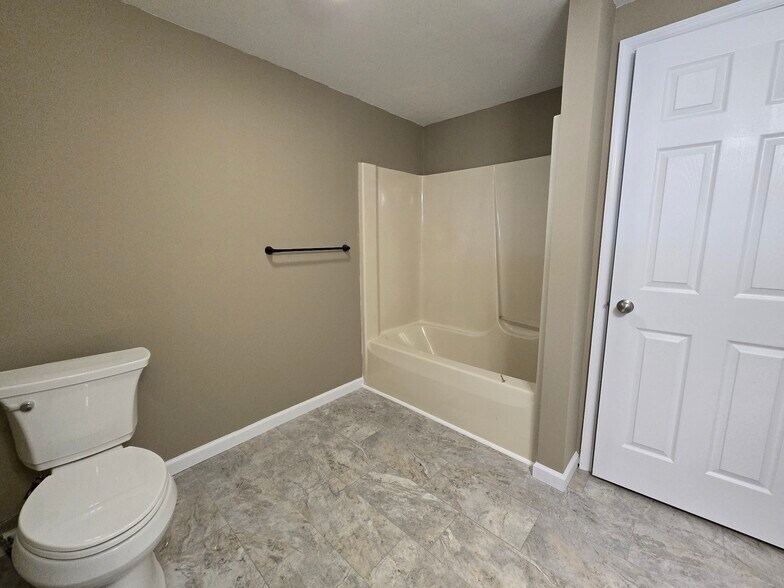 Building Photo - 355 S Hokendauqua Dr