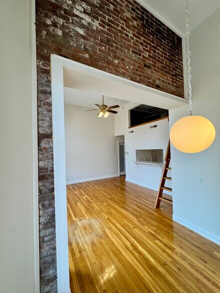 Building Photo - 134 Washington St