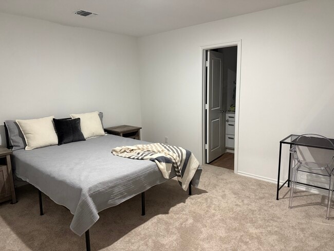 Building Photo - 1919 Wolford Wy