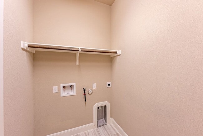 Building Photo - Charming Cedar Park Retreat: 3-Bedroom Home with Versatile Features and Community Amenities