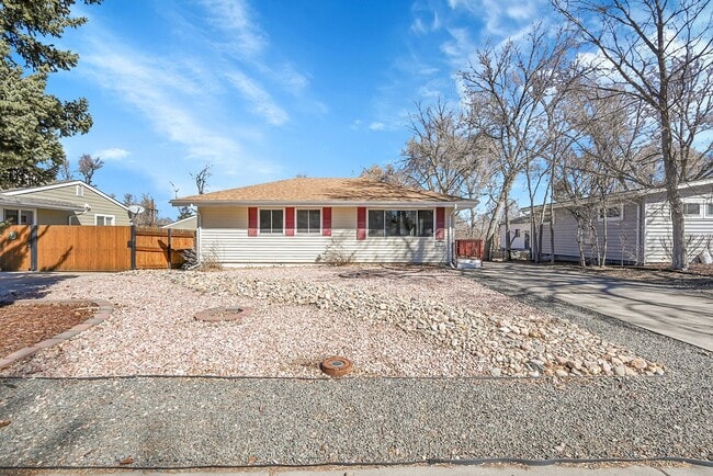 Building Photo - 5635 E Nebraska Way