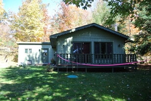 Building Photo - 8843 Lake Shore Dr