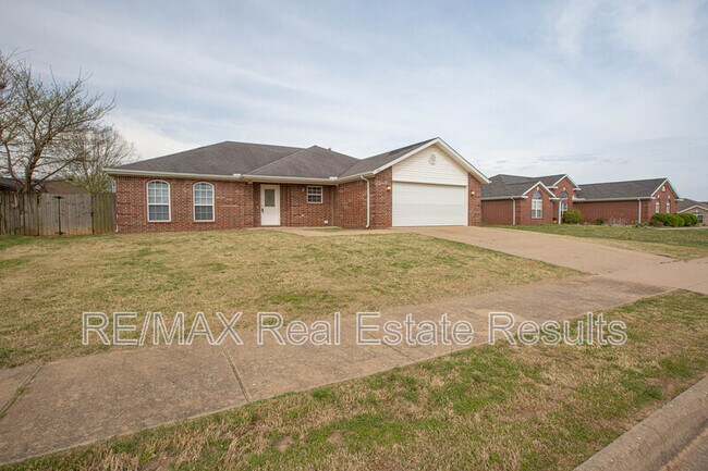 Building Photo - 1902 SW Fremont Rd
