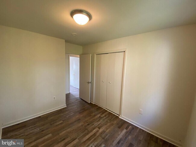 Building Photo - 4249 Normandy Ct