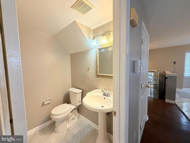 Building Photo - 4805 Cowslip Ct