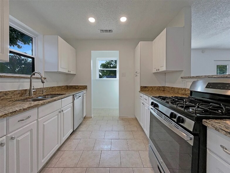 Building Photo - 2369 Laredo Ct