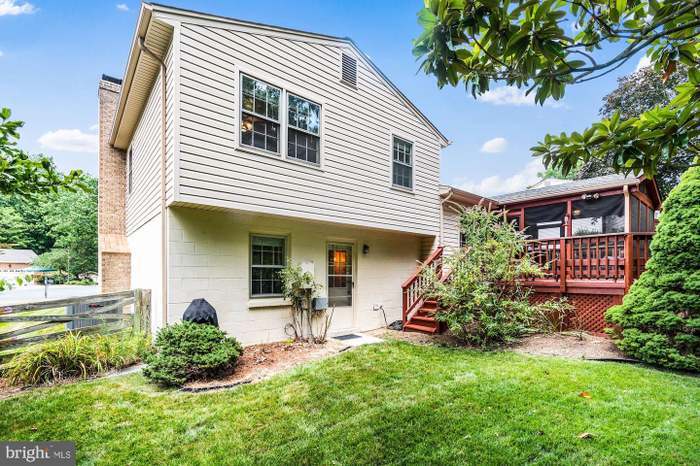 Building Photo - 3229 Manitoba Dr