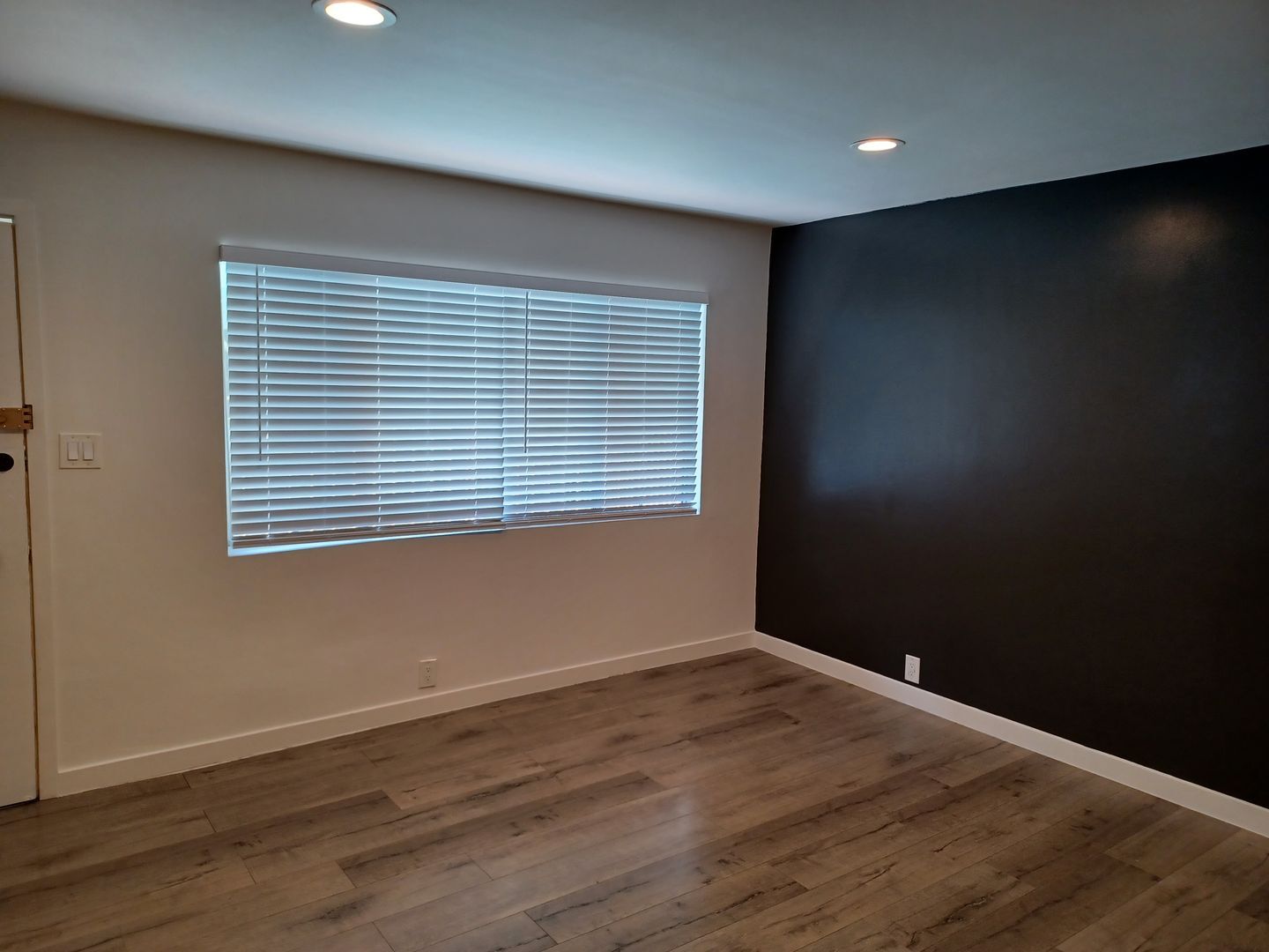 Building Photo - 7347 Haskell Ave