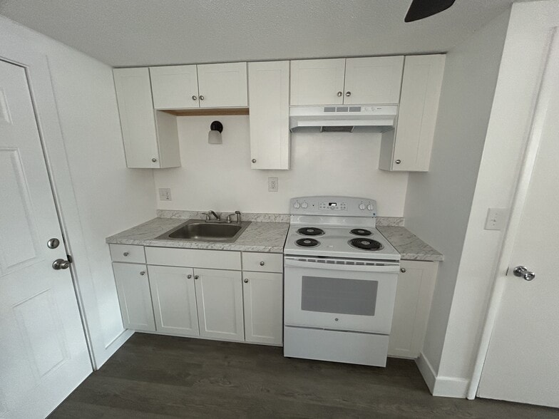 Building Photo - 5446 Lisa Cir