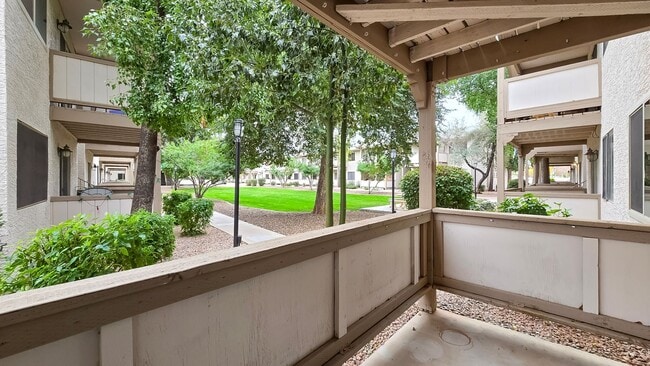 Building Photo - Awesome 2bd/2ba Condo close to Tempe Town Lake, ASU, Sky Harbor, Freeway Access and Light Rail.