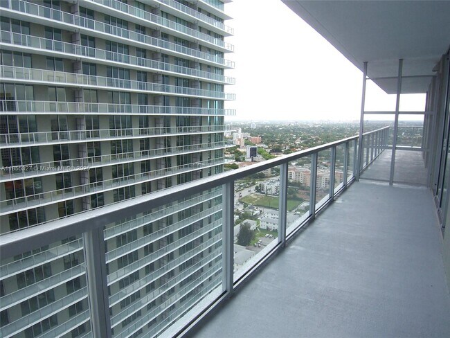 Building Photo - 1111 SW 1st Ave