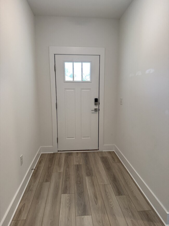 Building Photo - 210 Lyla Ln