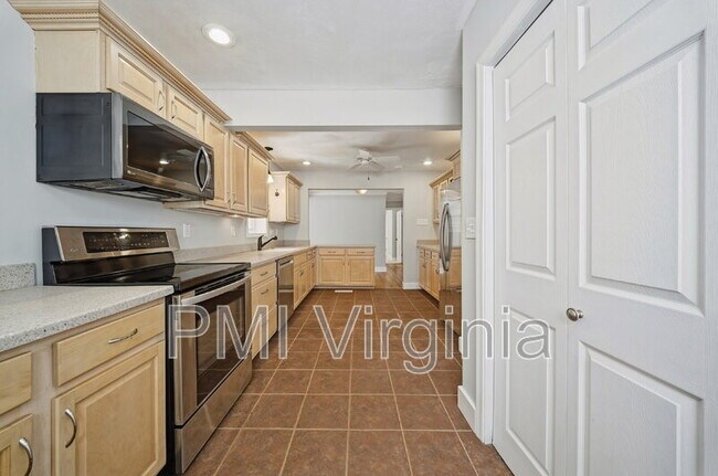 Building Photo - 1641 E Bayview Blvd