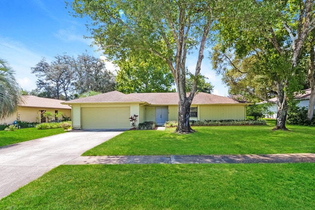 Building Photo - 715 Gilda Dr