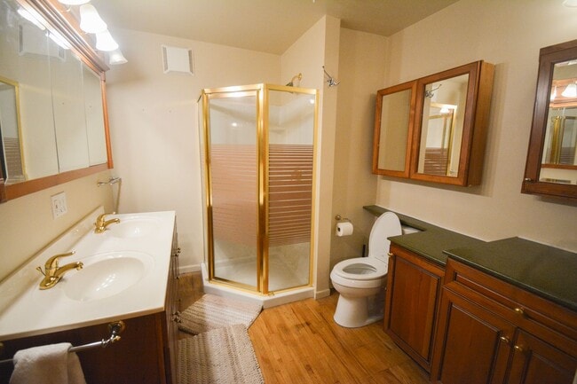 Building Photo - Fantastic 2 bed 2.5 bath Home In Cul-De-Sa...