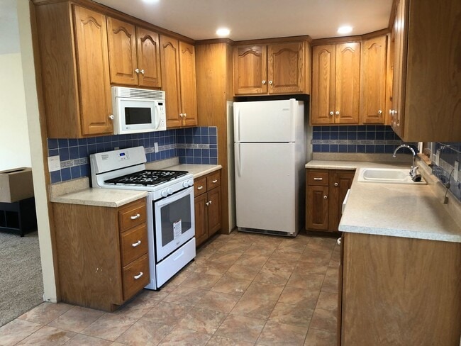 Building Photo - Remodeled 3 bedroom 1 bath home with attached one car garage in Rossville, IL