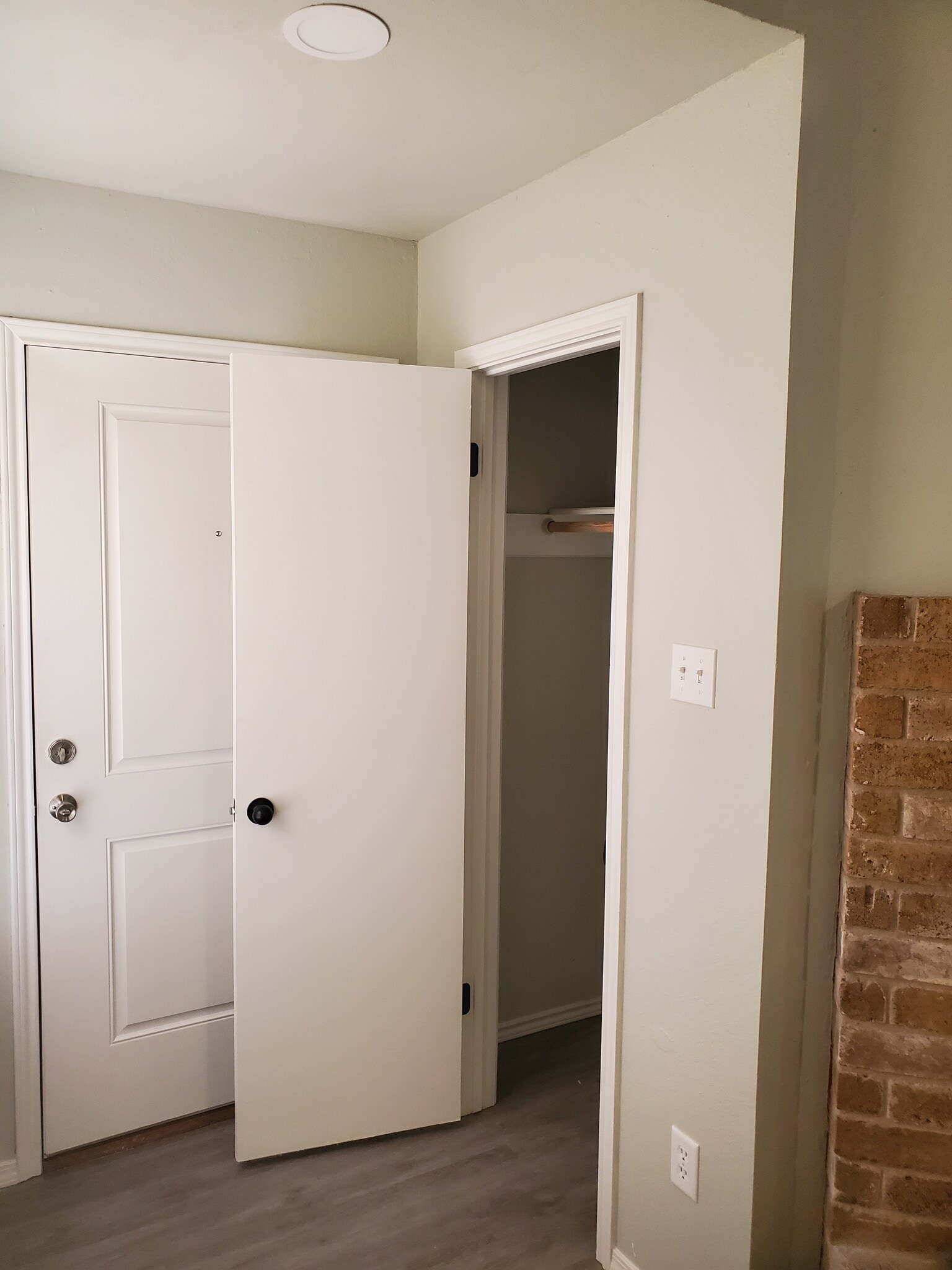 Entry Closet - 16301 Malden Dr