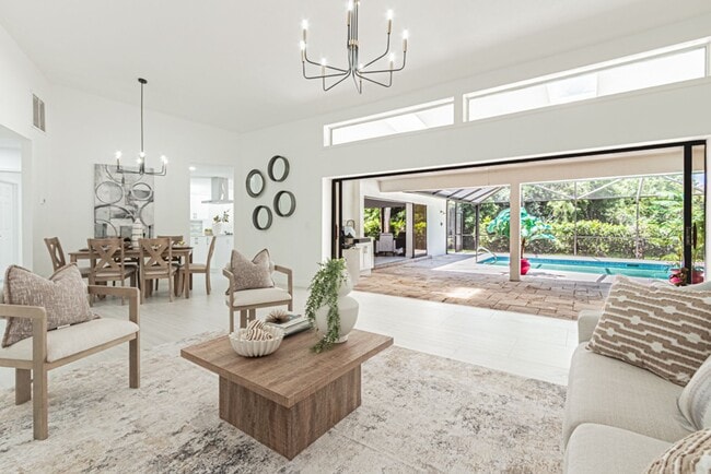 Building Photo - Newly Renovated 3 Bedroom Pool Home in Des...