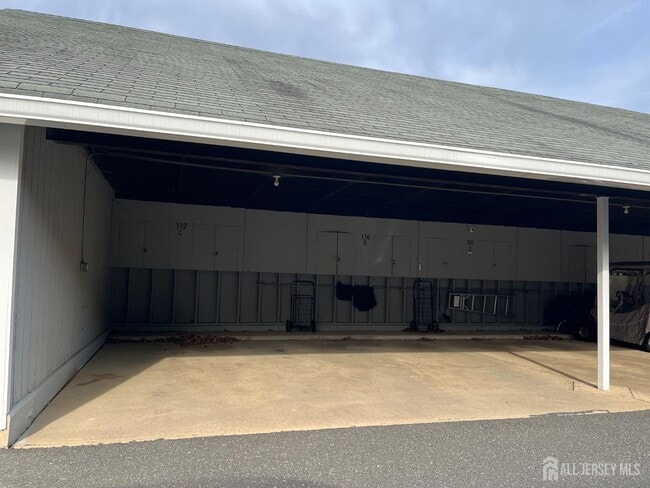 Building Photo - 333N Newport Way