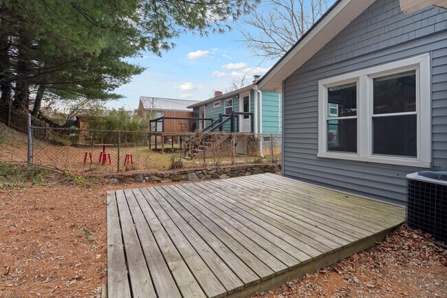 Building Photo - 23 Jarrett St