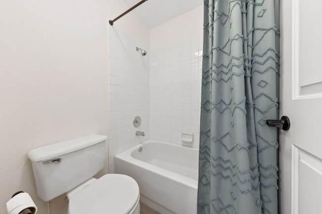 Building Photo - HENDERSON BEAUTIFUL 2-STORY TOWNHOME WITH ...