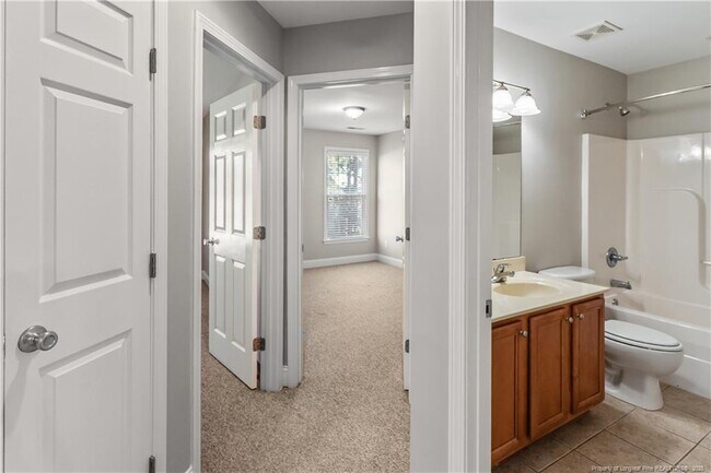 Building Photo - 136 Cottswold Ln