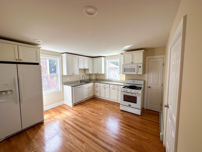 Building Photo - 13 Aubin St