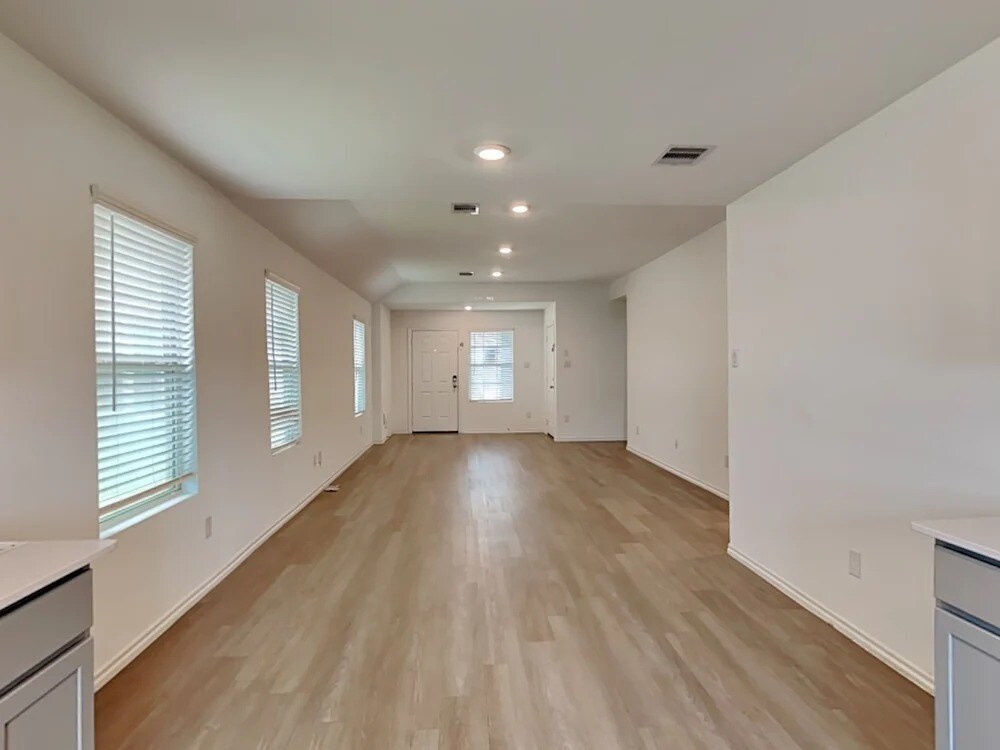 Building Photo - 24123 Mustang Run Dr