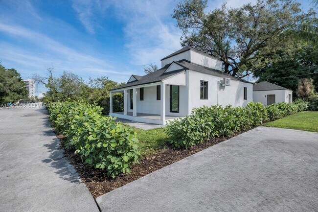 Building Photo - 6913 NW 4th Ct