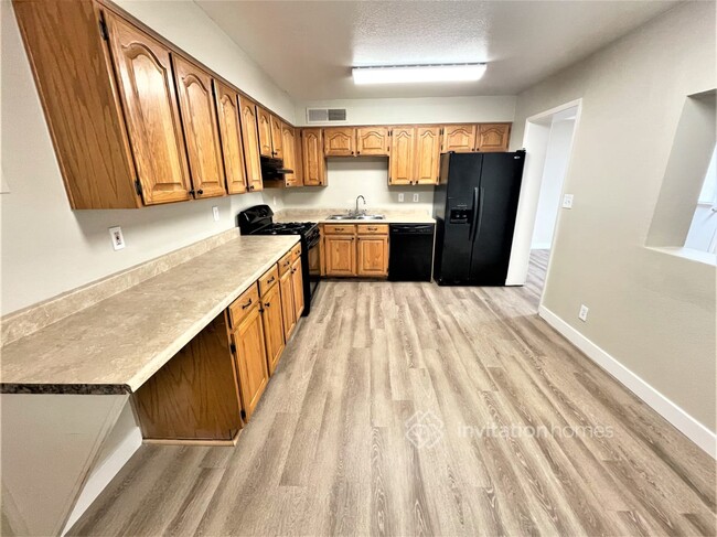 Building Photo - 409 N Central Dr