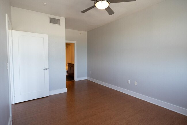 Building Photo - 3016 Guadalupe St