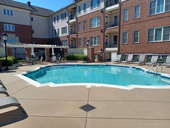 Building Photo - 4120 Ridgefield Dr