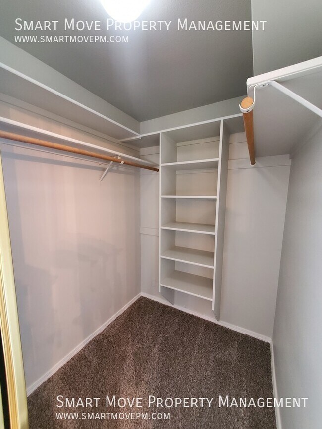 Building Photo - 2574 S Sumac Ln