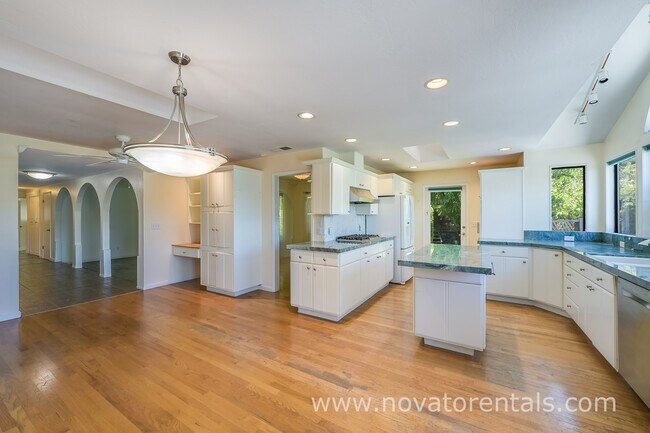 Building Photo - 65 Santa Maria Dr
