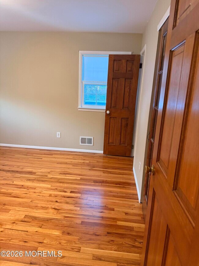 Building Photo - 340 Suburban Dr