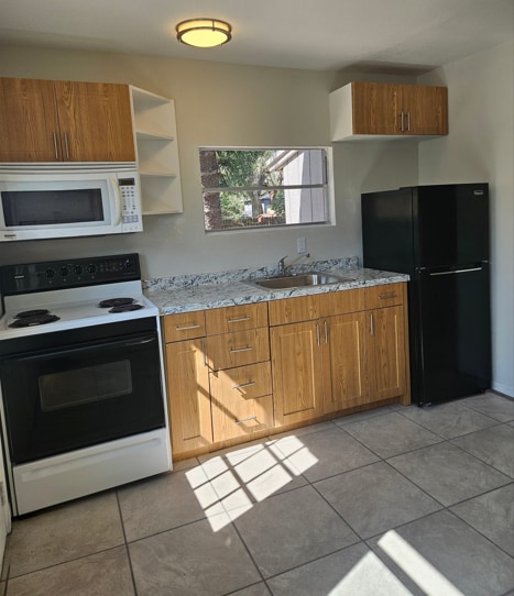 Building Photo - 3710 E Flora St