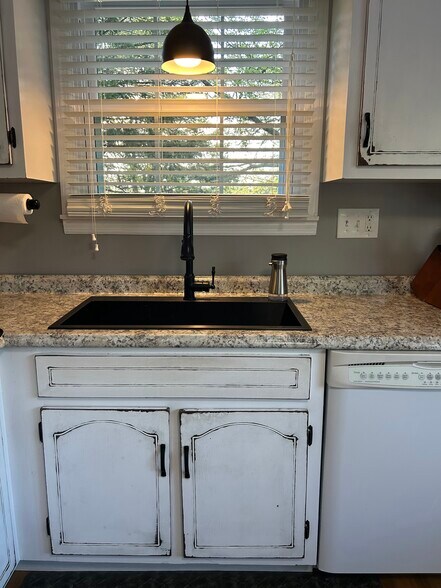 Kitchen - 950 Twin Leaf Ct