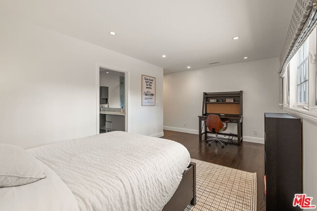 Building Photo - 9023 Alto Cedro Dr