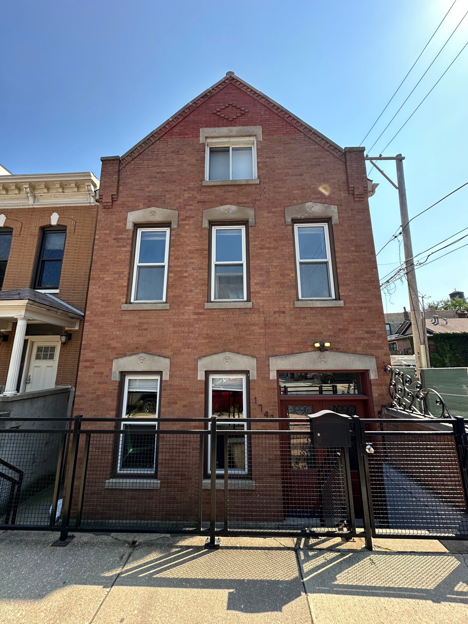 Building Photo - 1747 W Le Moyne St