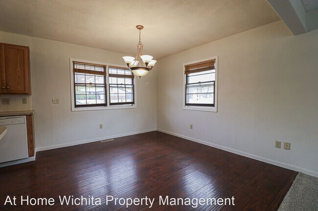 Building Photo - 3 br, 3 bath House - 2215 South Lori Lane