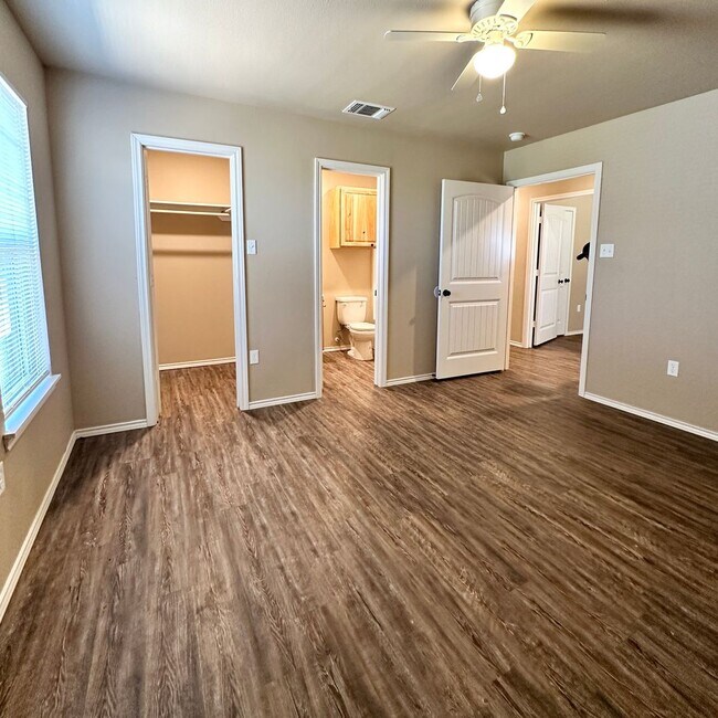 Building Photo - $99 Move In Special With 13 Month Lease!