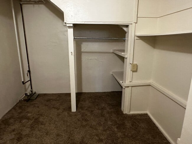 Building Photo - 1809 10th Ave