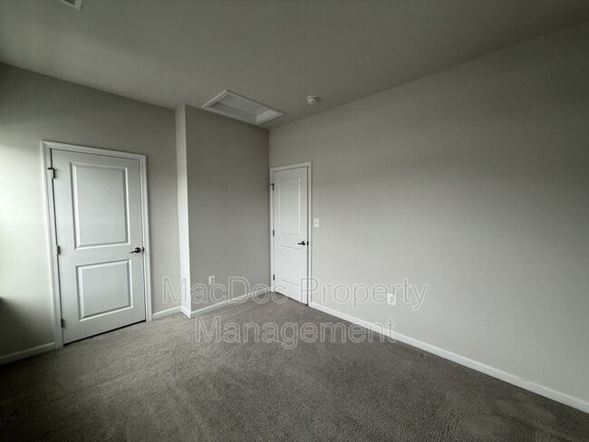 Building Photo - 505 Rolling Valley Dr